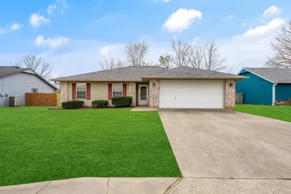 2704 W Easy Street, Rogers, AR 72756