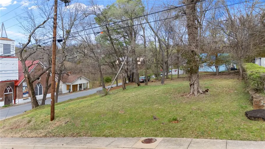 2 N Willow Avenue, Fayetteville, AR 72701 - #3