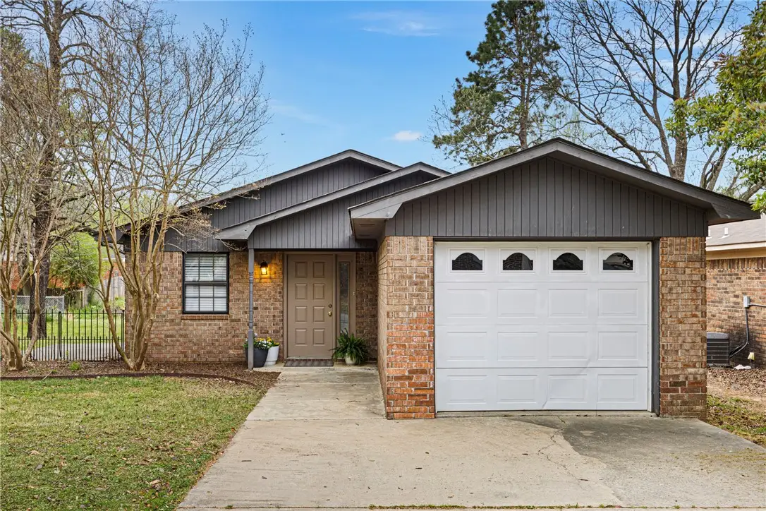 1306 E M Street, Russellville, AR 72801 - #1