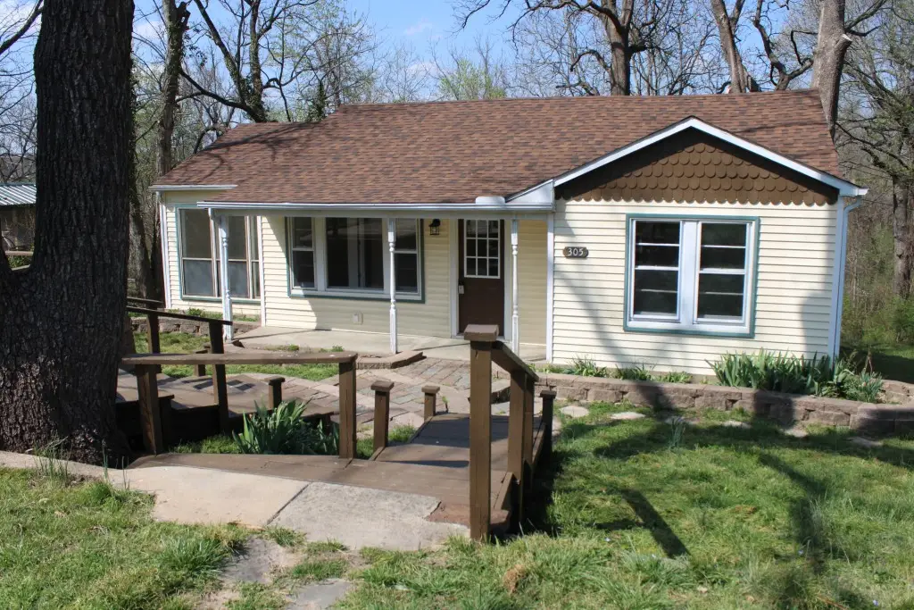 305 E South Avenue, Harrison, AR 72601 - #1