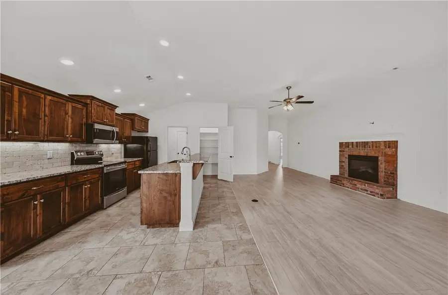 611 Arkansas Black, Centerton, AR 72712 - #2