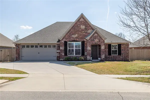3917 W Mountain View Drive, Fayetteville, AR 72704