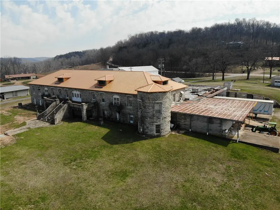 215 E Moffit Street, Sulphur Springs, AR 72768 - #2