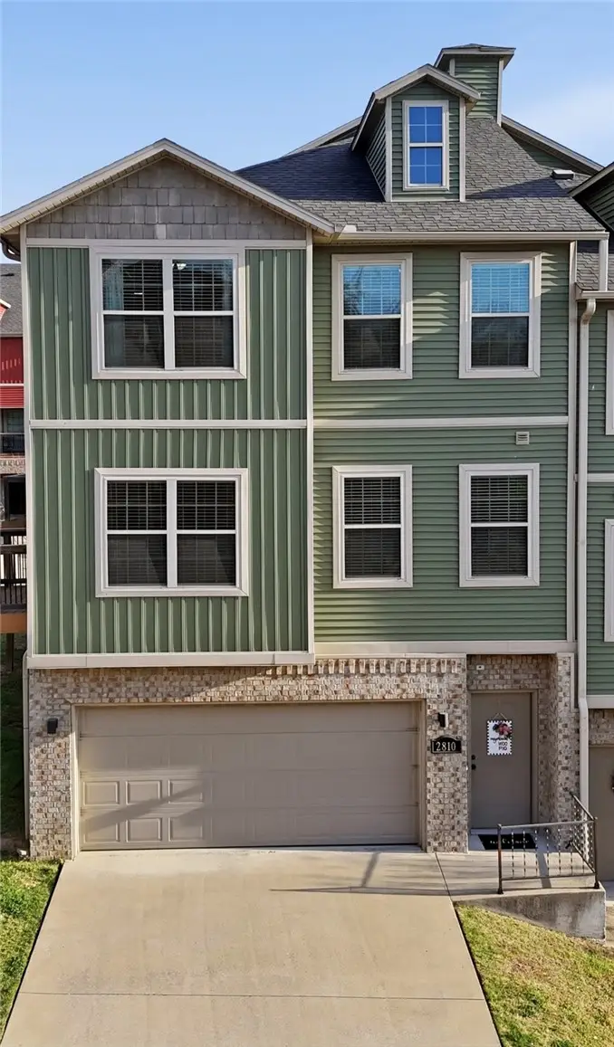 2810 W Auburn Drive, Fayetteville, AR 72704 - #2