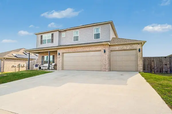 620 Woodcreek Loop, Lowell, AR 72745