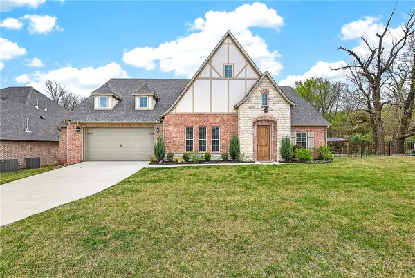 182 N Hawkstone Drive, Fayetteville, AR 72704