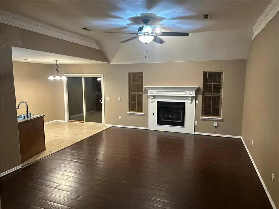 2358 Linden Circle, Springdale, AR 72764 - #2