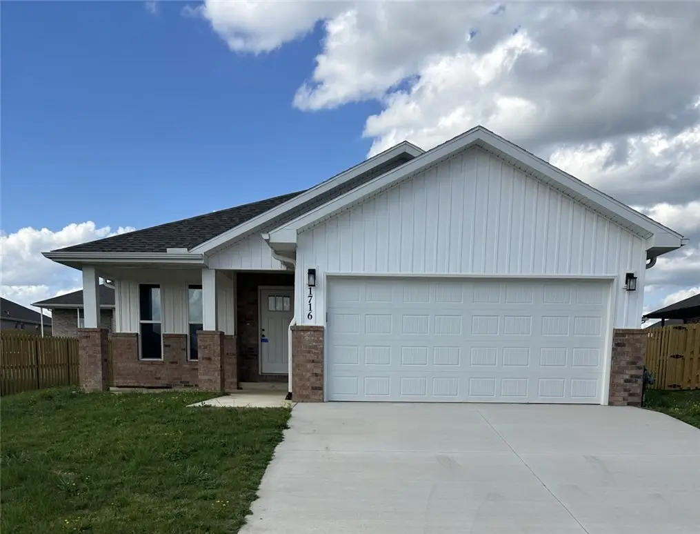 1716 Farmer Street, Pea Ridge, AR 72751 - #1