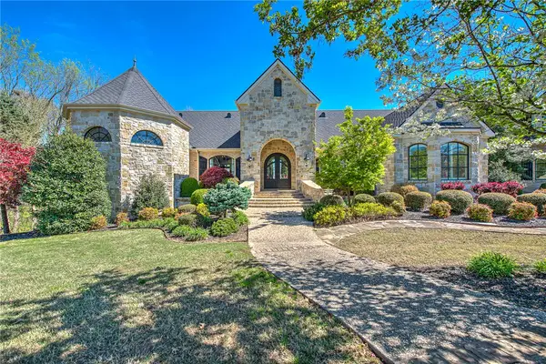 900 Beau Chalet Drive, Bentonville, AR 72713
