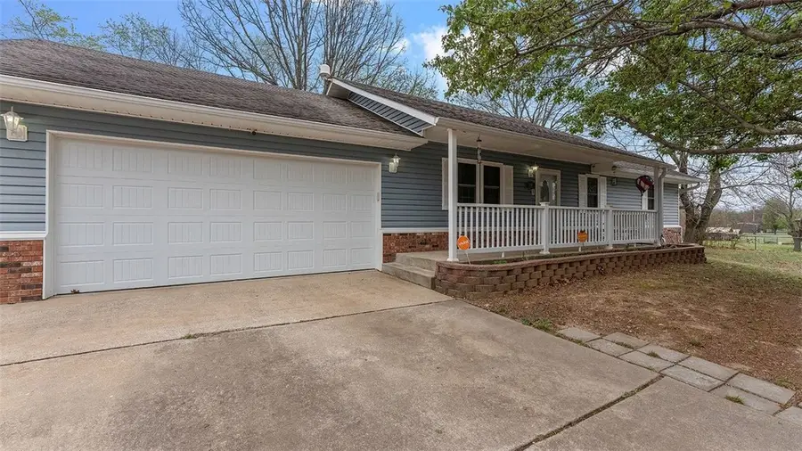 724 8th Avenue, Gravette, AR 72736 - #2