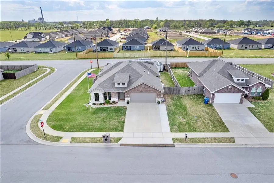 217 Oak Avenue, Gentry, AR 72734 - #3