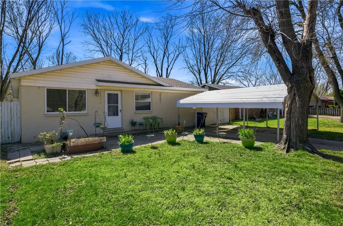 920 W Granite Street, Siloam Springs, AR 72761 - #1