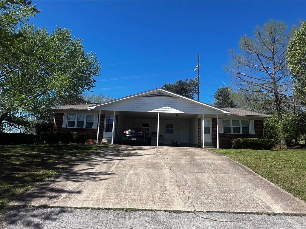 1513 E Huntsville Road, Fayetteville, AR 72701 - #1