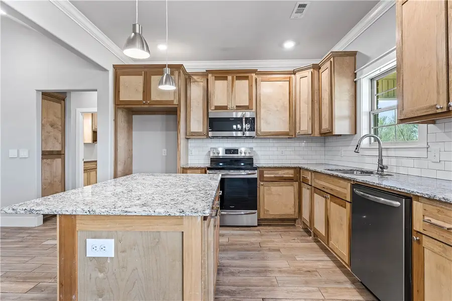 1052 Hickory Meadows Avenue, Tontitown, AR 72762 - #2