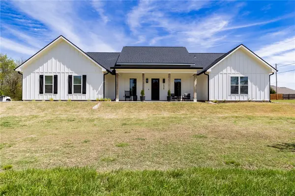 1528 Roberts Road, Fayetteville, AR 72701