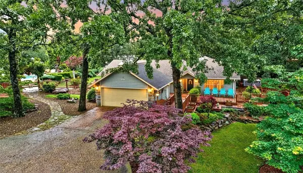 811 E Township Street, Fayetteville, AR 72703