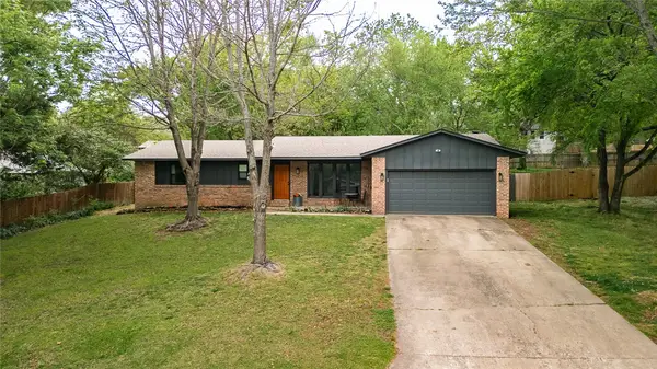 2225 N Mockingbird Lane, Fayetteville, AR 72703