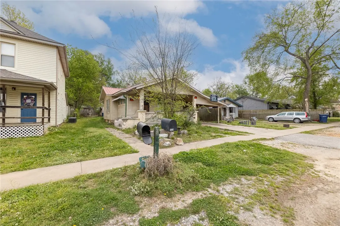 605 S Maxwell Street, Siloam Springs, AR 72761 - #1