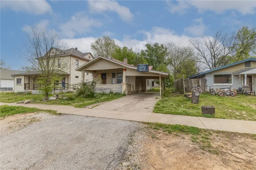 605 S Maxwell Street, Siloam Springs, AR 72761 - #3