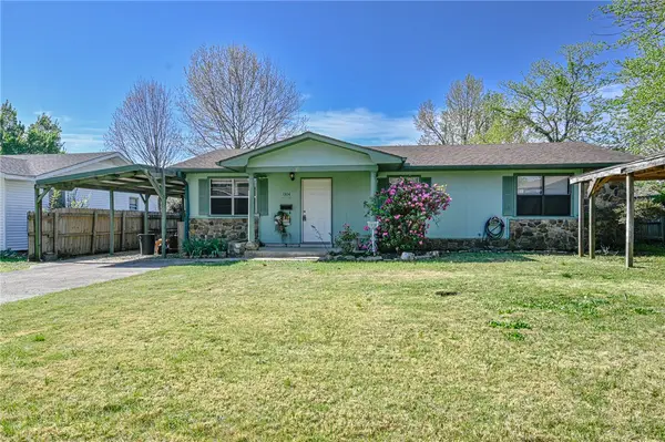 1304 Hickory Avenue, Mena, AR 71953