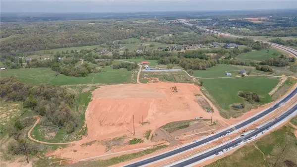 1829 Brush Creek Road, Springdale, AR 72762