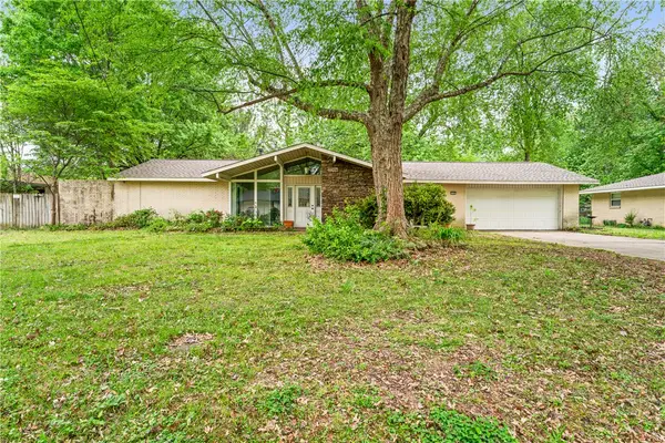 1703 W Emma Avenue, Springdale, AR 72762