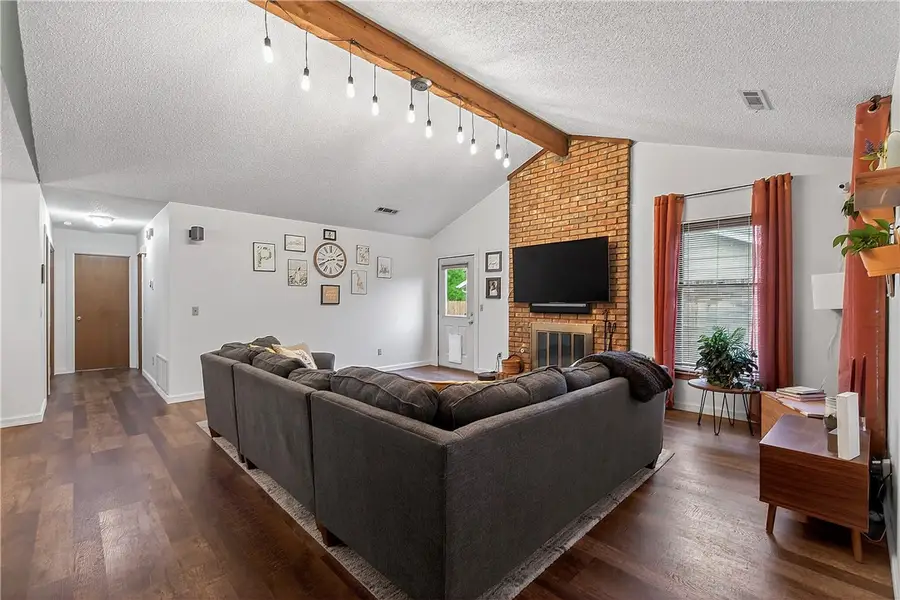 909 W Linden Street, Rogers, AR 72756 - #3