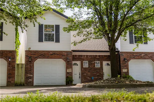 908 S Wood Avenue, Fayetteville, AR 72701