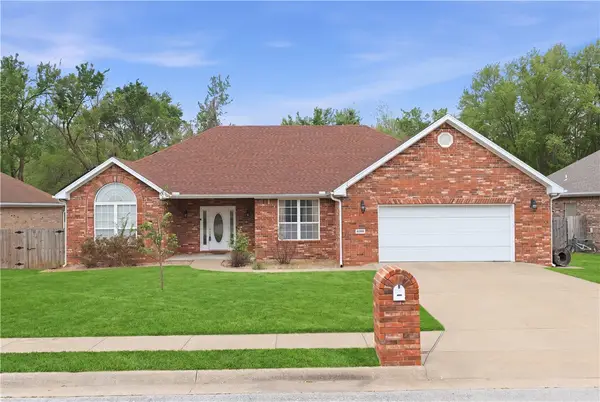 1300 N Wren Drive, Rogers, AR 72756