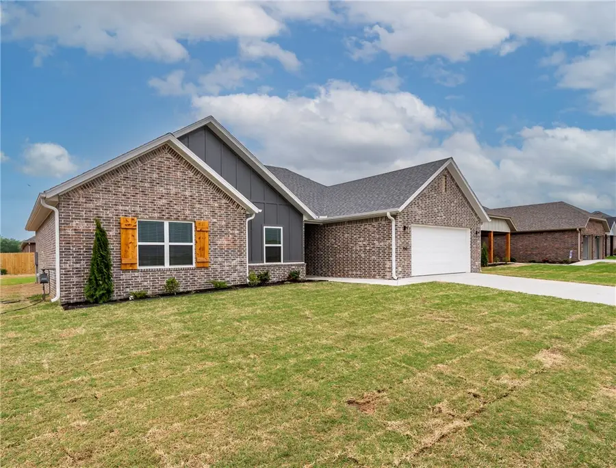 156 N Panther Avenue, Farmington, AR 72730 - #2