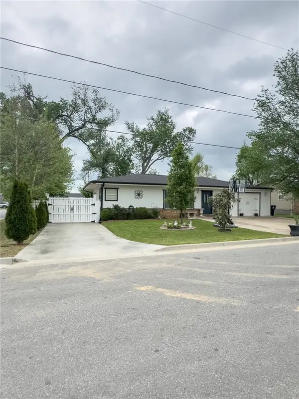 519 N 10th Street, Rogers, AR 72756