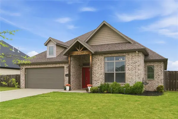 2015 W Broadway Place, Rogers, AR 72758