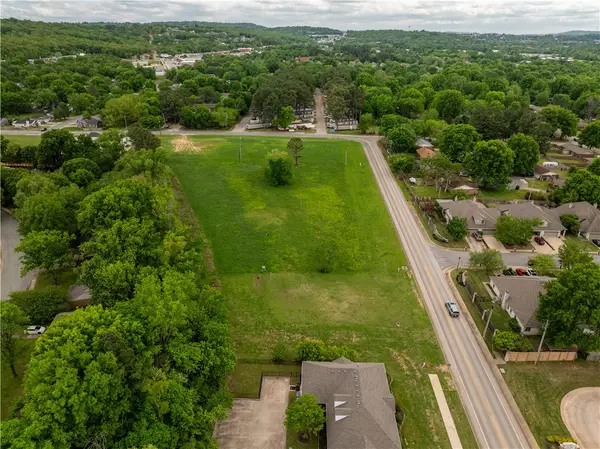 170 E Appleby Road, Fayetteville, AR 72703