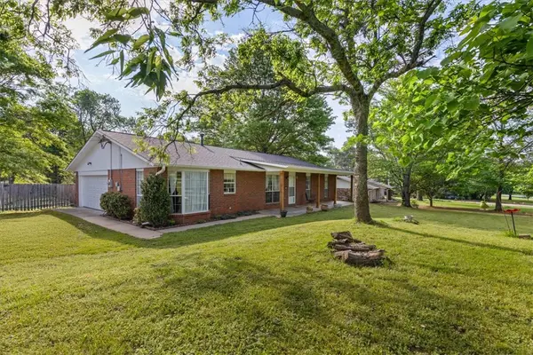 3884 N Gulley Road, Fayetteville, AR 72703