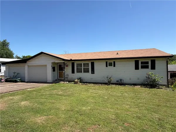 604 Missouri Place, Huntsville, AR 72740