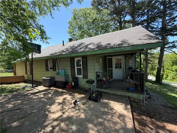 611 N Hughes Street, Huntsville, AR 72740