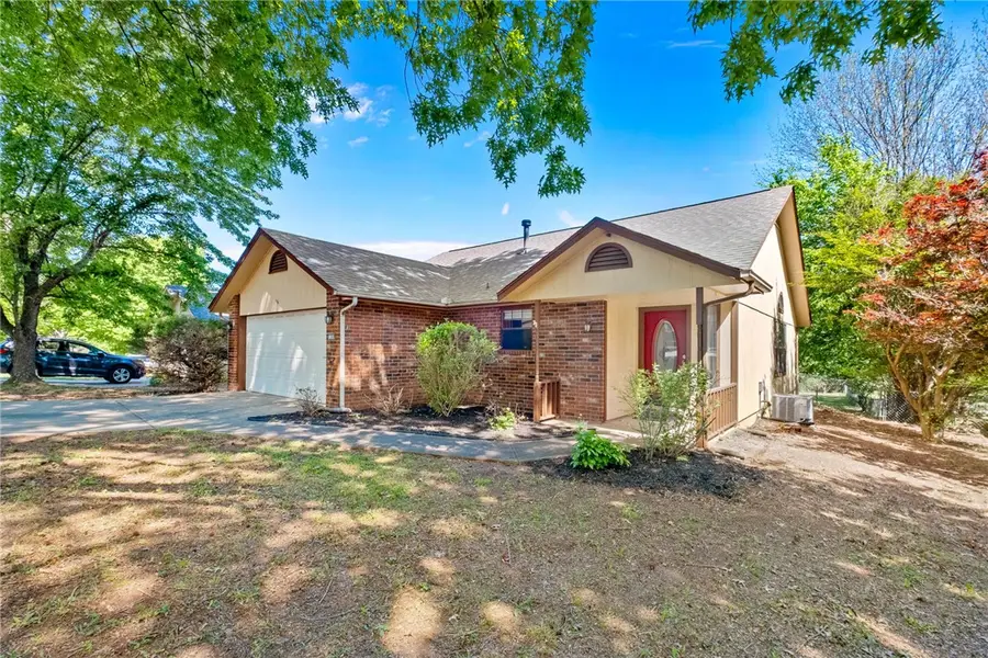 1398 E Amber Drive, Fayetteville, AR 72703 - #2