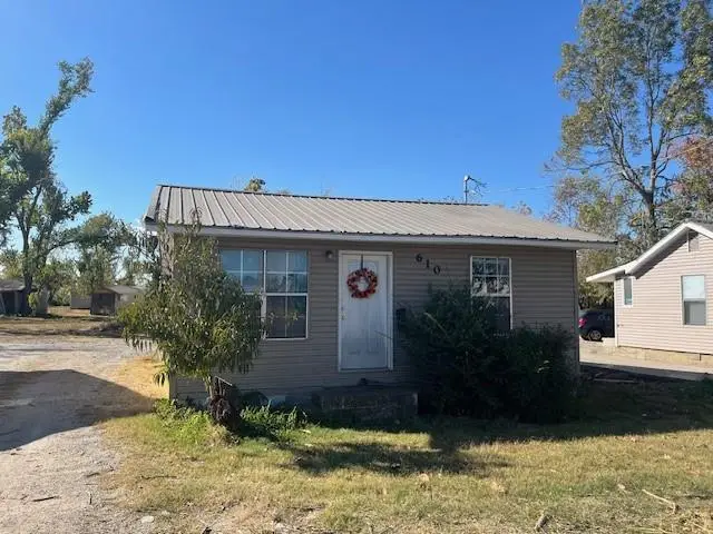 612 N 8th Street, Rogers, AR 72756 - #1