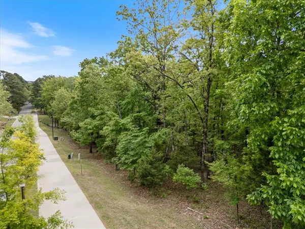 1835 W Markham Road, Fayetteville, AR 72701