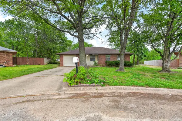 2300 W Meadow Lane, Rogers, AR 72756