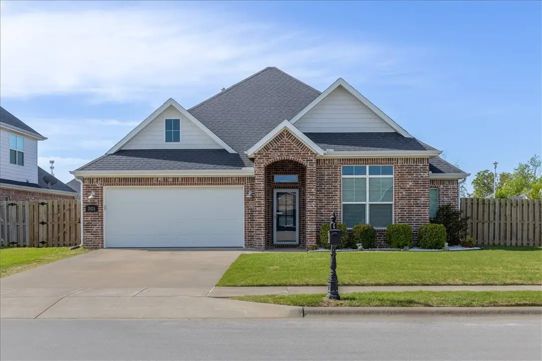 2024 W Gilligan Avenue, Rogers, AR 72758 - #1