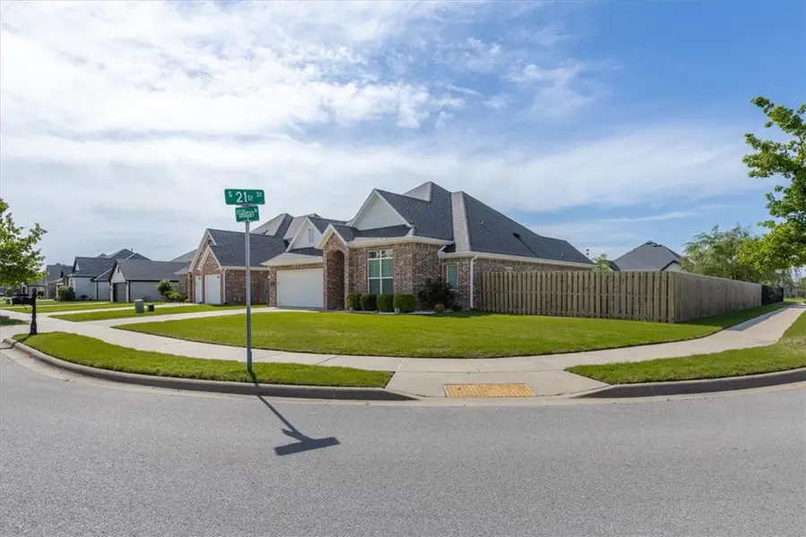 2024 W Gilligan Avenue, Rogers, AR 72758 - #2