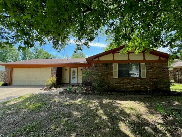 2106 E 15th Street, Russellville, AR 72802 - #2