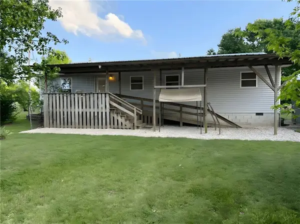 13735 N Ua Beef Farm Road, Fayetteville, AR 72704