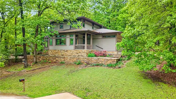 31 Kestrel Drive, Fayetteville, AR 72701