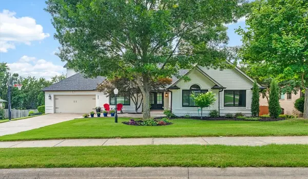 2911 N Charleston Xing, Fayetteville, AR 72703