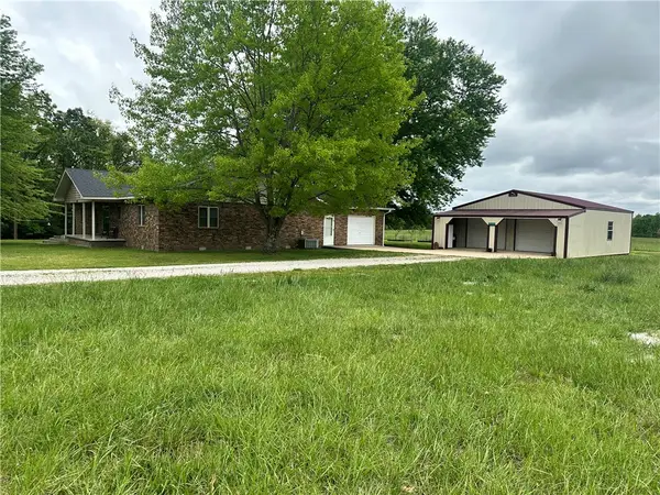 9325 S Pleasant Valley Road, Gentry, AR 72734