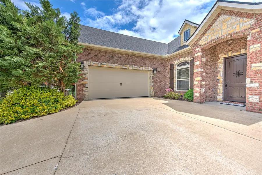 4312 W Woodview Drive, Rogers, AR 72758 - #2