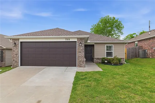 733 S Jaybird Lane, Fayetteville, AR 72701