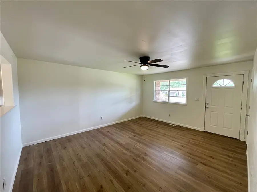 810 Gwen Street, Springdale, AR 72762 - #3